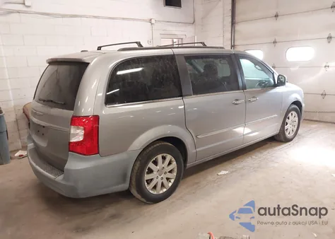2015 Chrysler Town & Country Touring z USA, uszkodzony, nr VIN 2C4RC1BG0FR662271